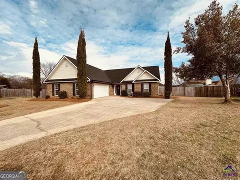 108 Holbeck Ct, Warner Robins, GA 31088