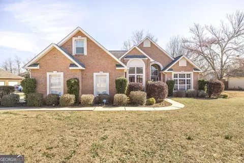208 Twelve Oaks Dr, Warner Robins, GA 31088