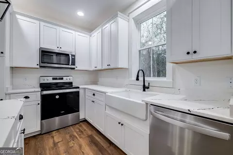 Kitchen - 610 N Rogers St, Pooler, GA 31322 photo 3 of 5