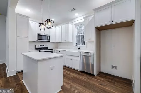 Kitchen - 610 N Rogers St, Pooler, GA 31322 photo 2 of 5