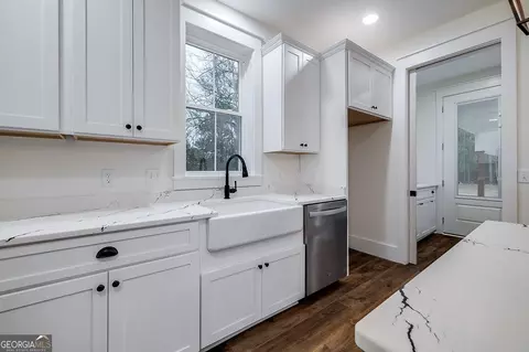 Kitchen - 610 N Rogers St, Pooler, GA 31322 photo 5 of 5