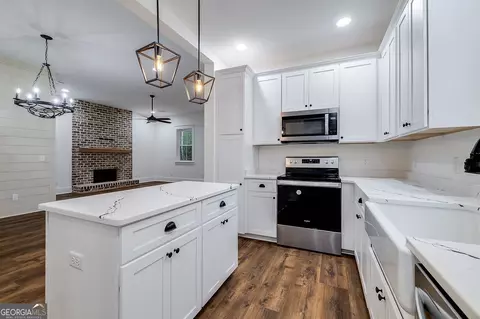 Kitchen - 610 N Rogers St, Pooler, GA 31322 photo 4 of 5