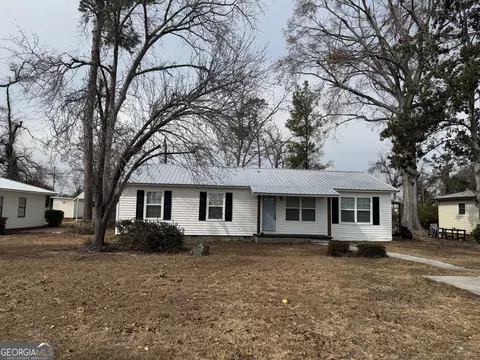 10 Grove St, Hazlehurst, GA 31539