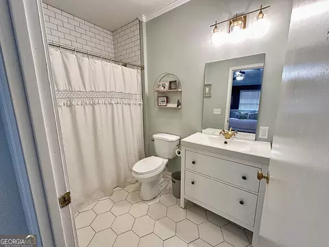 Bath - 216 E Lane Cir, Lagrange, GA 30240 photo 1 of 5
