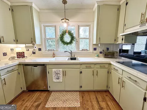 Kitchen - 216 E Lane Cir, Lagrange, GA 30240 photo 2 of 4
