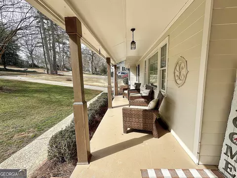 Exterior - 216 E Lane Cir, Lagrange, GA 30240 photo 2 of 9