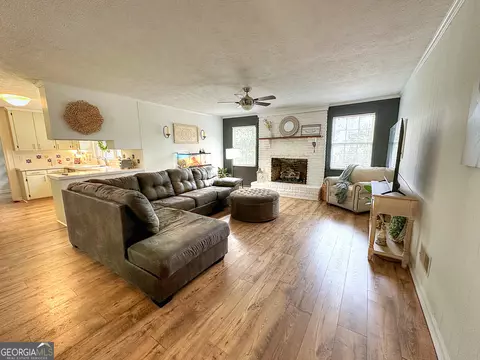 Living - 216 E Lane Cir, Lagrange, GA 30240 photo 1 of 4