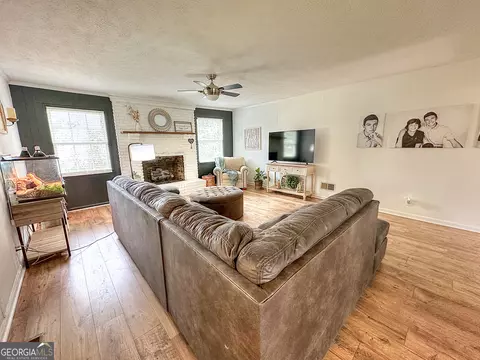 Living - 216 E Lane Cir, Lagrange, GA 30240 photo 4 of 4