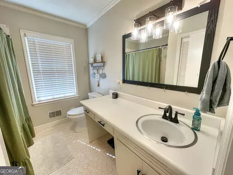 Bath - 216 E Lane Cir, Lagrange, GA 30240 photo 3 of 5