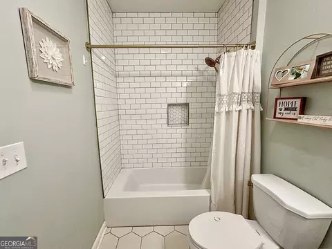 Bath - 216 E Lane Cir, Lagrange, GA 30240 photo 2 of 5