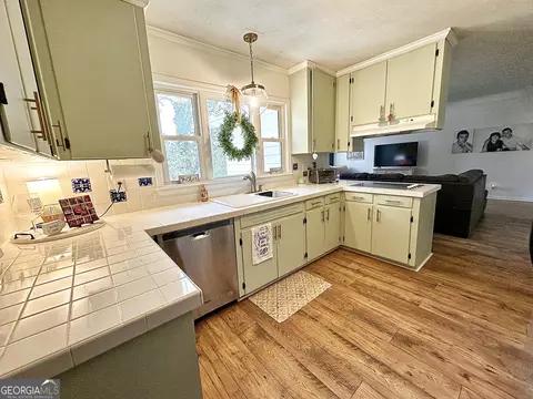 Kitchen - 216 E Lane Cir, Lagrange, GA 30240 photo 3 of 4