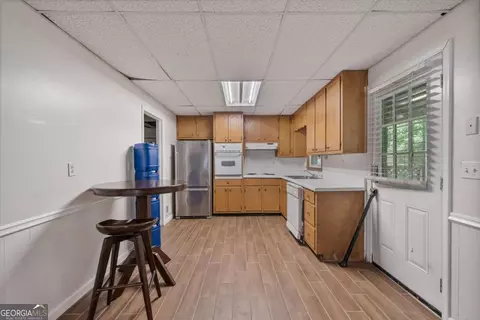 Kitchen - 1777 E Gate Trl, Stone Mountain, GA 30087 photo 5 of 5