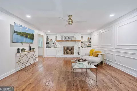 Living - 1777 E Gate Trl, Stone Mountain, GA 30087 photo 3 of 4