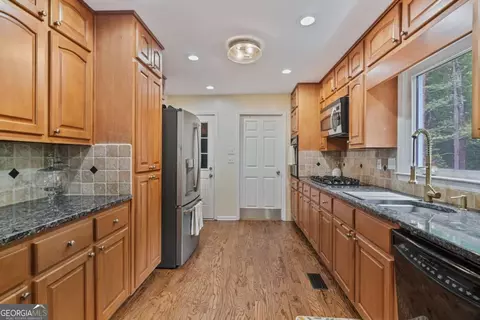 Kitchen - 1777 E Gate Trl, Stone Mountain, GA 30087 photo 3 of 5