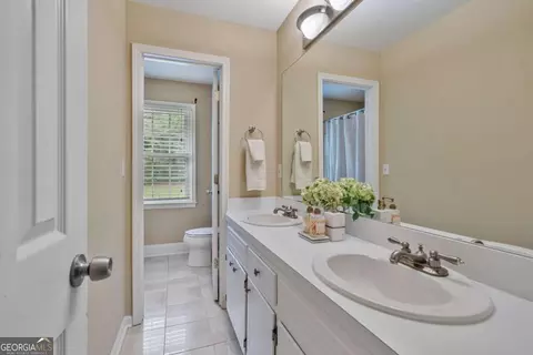 Bath - 1777 E Gate Trl, Stone Mountain, GA 30087 photo 4 of 5