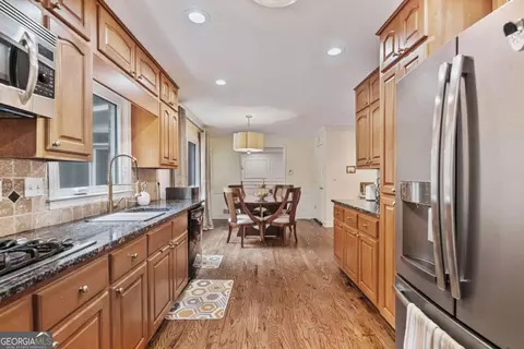 Kitchen - 1777 E Gate Trl, Stone Mountain, GA 30087 photo 4 of 5