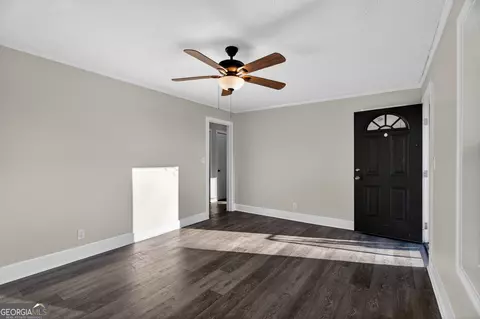 Living - 439 Cooley Rd, Lagrange, GA 30241 photo 2 of 3