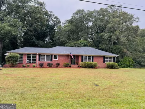 410 Sunset Cir, Forsyth, GA 31029