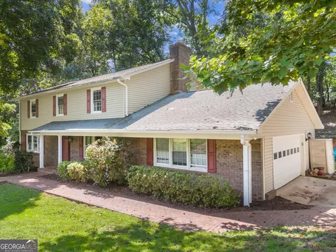 670 Harbor Cv NW, Gainesville, GA 30501
