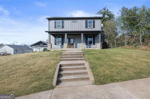 31 Pinson St, Newnan, GA 30263