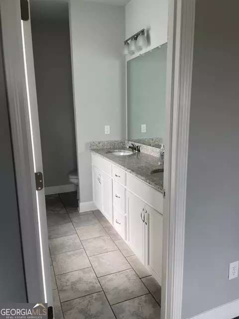 Bath - 716 Westcrest Ln, Cornelia, GA 30531 photo 3 of 5
