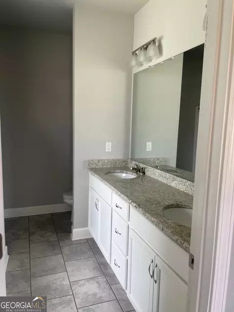 Bath - 716 Westcrest Ln, Cornelia, GA 30531 photo 1 of 5