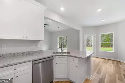 Kitchen - 185 Patterson Dr, Franklin, GA 30217 photo 3 of 3