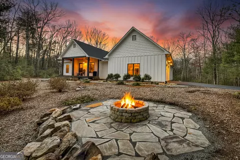 29 Robert Dr, Ellijay, GA 30536