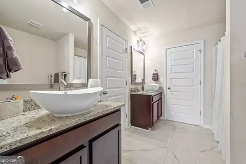 Bath - 343 Bandelier Cir, Hampton, GA 30228 photo 2 of 2