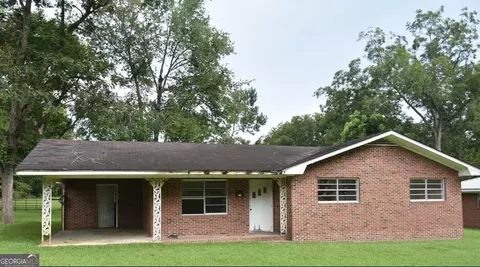305 S Baker St, Glennville, GA 30427