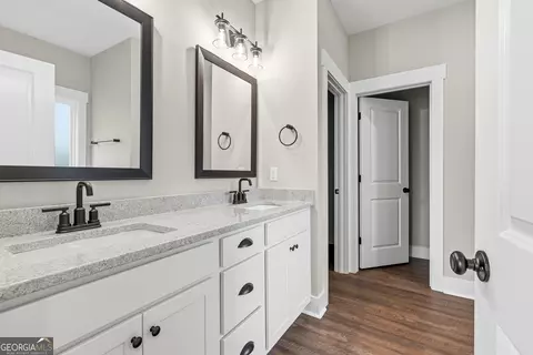 Bath - 146 Overland Way, Gray, GA 31032 photo 1 of 2