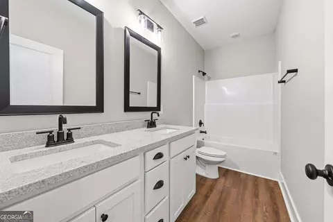 Bath - 146 Overland Way, Gray, GA 31032 photo 2 of 2