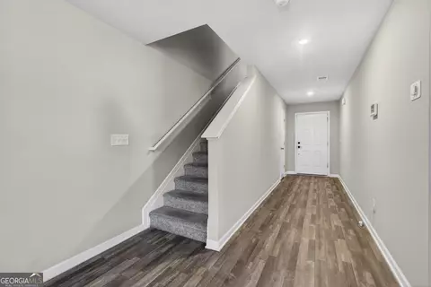 Entry Way - 1307 Dayle Ct, Macon, GA 31211 photo 3 of 10