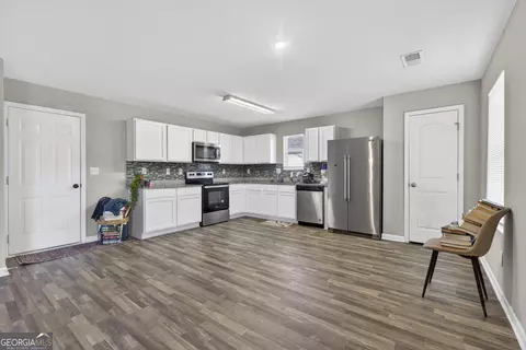 Entry Way - 1307 Dayle Ct, Macon, GA 31211 photo 5 of 10