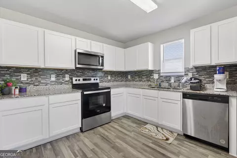 Kitchen - 1307 Dayle Ct, Macon, GA 31211 photo 2 of 2