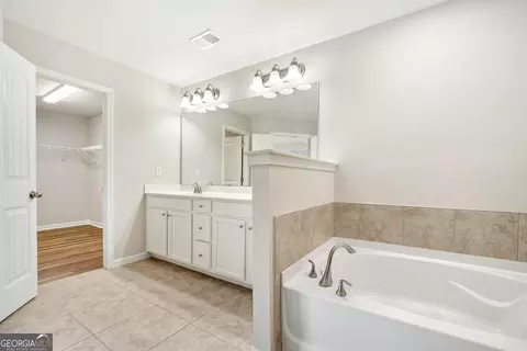 Entry Way - Undisclosed, Suwanee, GA 30024 photo 6 of 9