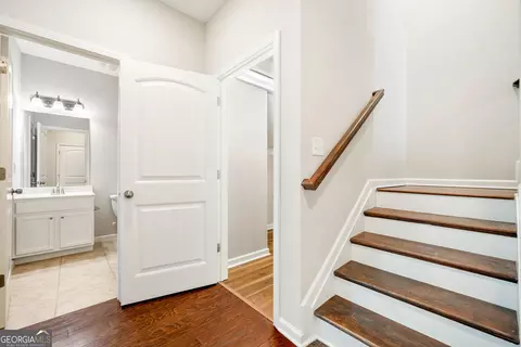 Entry Way - Undisclosed, Suwanee, GA 30024 photo 8 of 9