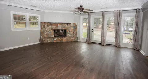 Living - 192 Summit St, Cornelia, GA 30531 photo 2 of 4