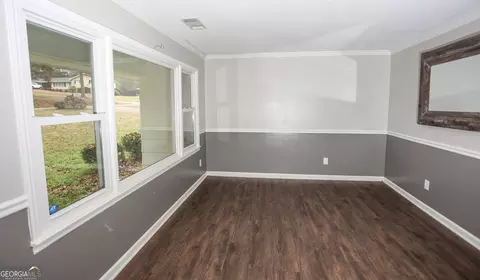 Living - 192 Summit St, Cornelia, GA 30531 photo 3 of 4