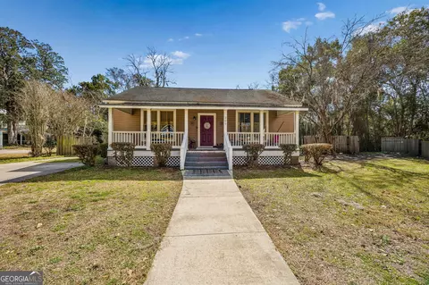 205 W 3rd St, Woodbine, GA 31569