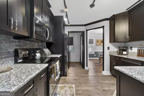 Kitchen - 255 Needleleaf Dr, Barnesville, GA 30204 photo 2 of 4