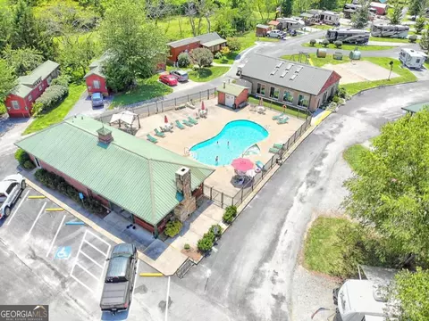 608 River Vista Dr, Dillard, GA 30537