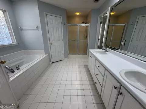 Bath - 292 Silver Brook Cir, Pooler, GA 31322 photo 2 of 5