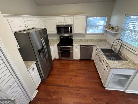 Kitchen - 292 Silver Brook Cir, Pooler, GA 31322 photo 2 of 4