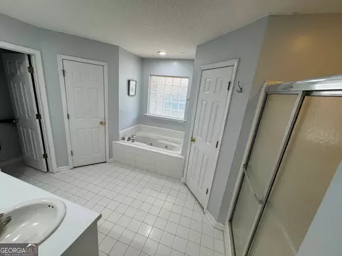 Bath - 292 Silver Brook Cir, Pooler, GA 31322 photo 1 of 5