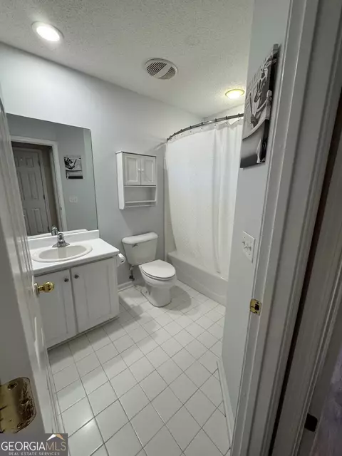 Bath - 292 Silver Brook Cir, Pooler, GA 31322 photo 3 of 5