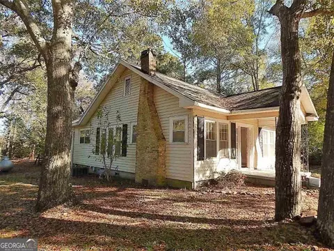 261 Green St, Warm Springs, GA 31830