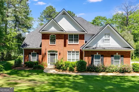 110 Pond View Pt, Lagrange, GA 30240