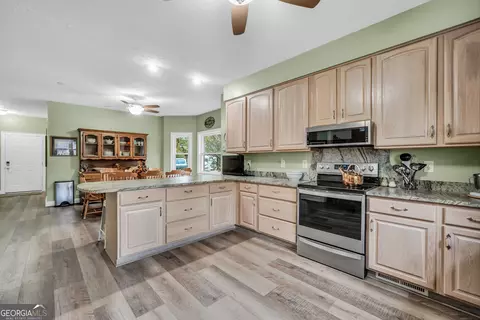 Kitchen - 185 Red Maple Dr, Hampton, GA 30228 photo 3 of 4