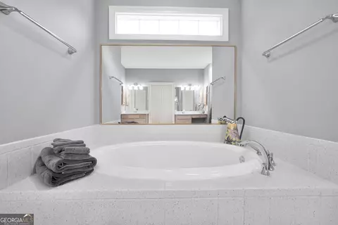 Bath - 185 Red Maple Dr, Hampton, GA 30228 photo 3 of 6